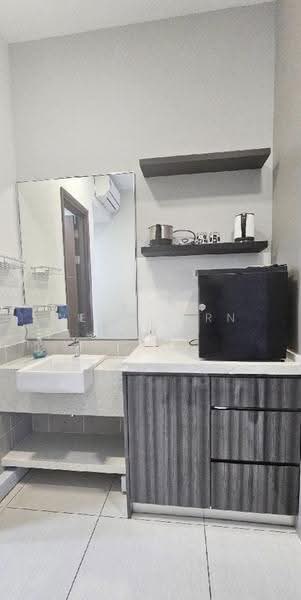 Condominium for Rent at Queens Residences Q2 @ Queens Waterfront - Weng Sern - Bathroom - PropertyGuru.com.my