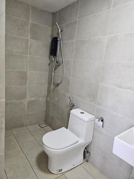 Service Residence for Sale at The Glenz @ Glenmarie - Alex Tong - Bathroom - PropertyGuru.com.my