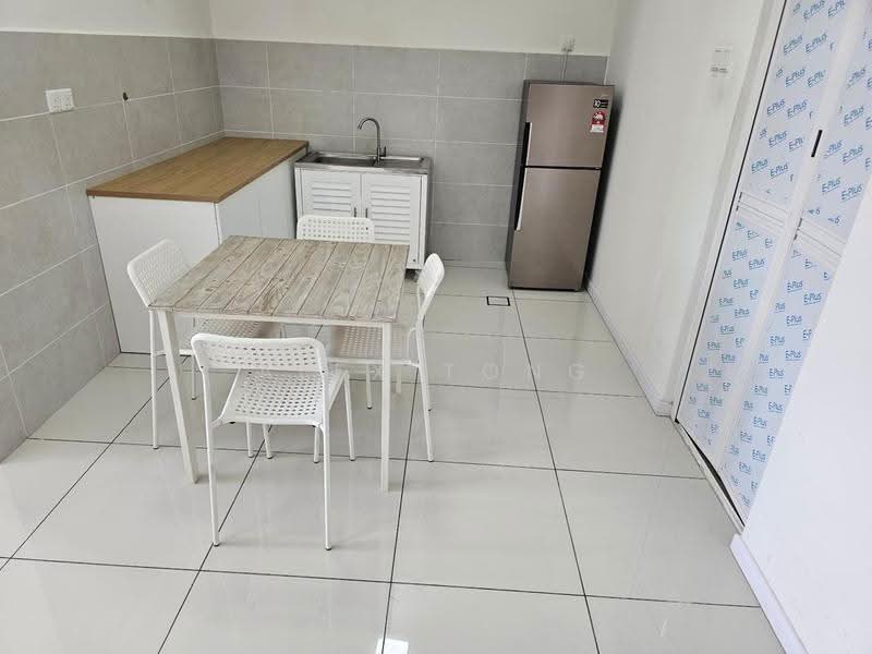 Service Residence for Sale at The Glenz @ Glenmarie - Alex Tong - Kitchen - PropertyGuru.com.my