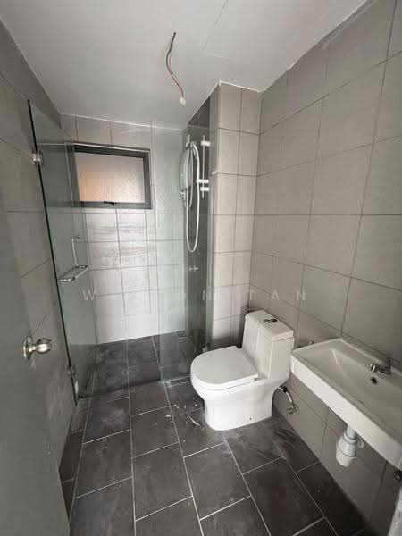 Kediaman Servis untuk Dijual di E'Island Lake Haven - Wilson Tan - Bathroom - PropertyGuru.com.my