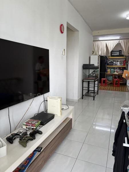 Pangsapuri untuk Dijual di Sri Akasia - Tom Chiew - Living Room - PropertyGuru.com.my