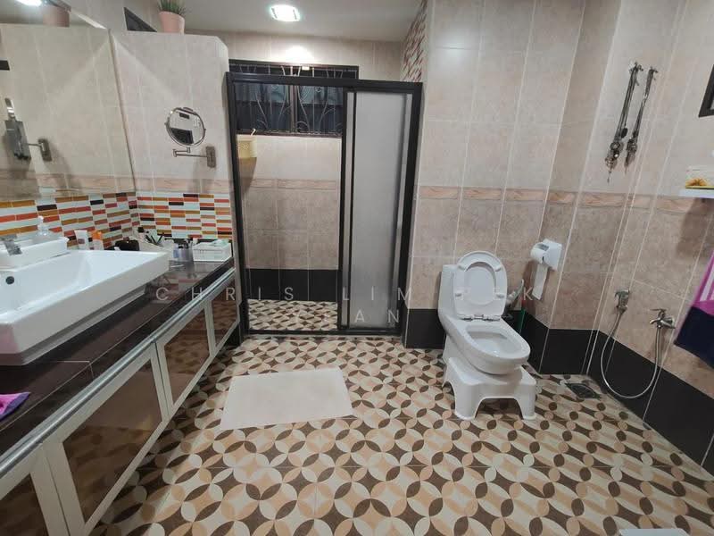 Semi-Detached House for Sale in Taman Vista Mutiara (Bandar Sungai Long) - Chris Lim Pek Yean - Bathroom - PropertyGuru.com.my