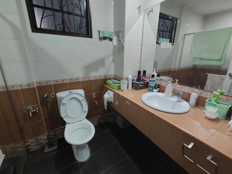 Semi-Detached House for Sale in Taman Vista Mutiara (Bandar Sungai Long) - Chris Lim Pek Yean - Bathroom - PropertyGuru.com.my