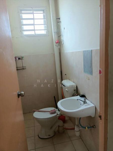 2-storey Terraced House for Sale in Bandar Saujana Putra (Tanjong Duabelas) - Nazrin Hakimin - Bathroom - PropertyGuru.com.my