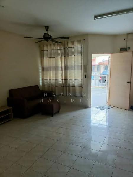 2-storey Terraced House for Sale in Bandar Saujana Putra (Tanjong Duabelas) - Nazrin Hakimin - Living Room - PropertyGuru.com.my