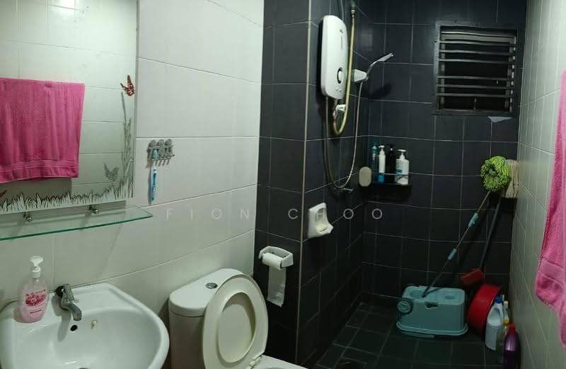 Kondominium untuk Dijual di Scott Towers @ Larkin JB - Fion Choo - Bathroom - PropertyGuru.com.my