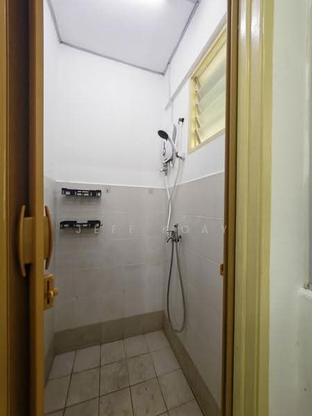Rumah Flat untuk Disewa di Desa Pinang 2 - Jeff Koay - Bathroom - PropertyGuru.com.my