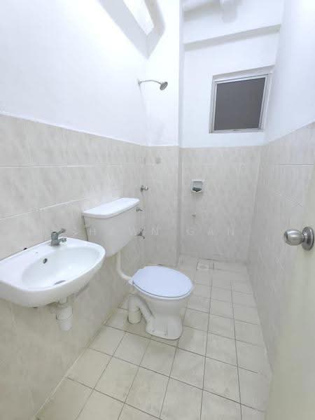 Apartment for Rent at Mas Kipark Damansara - Shawn Gan - Bathroom - PropertyGuru.com.my