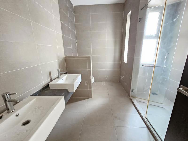 Rumah Berkembar untuk Dijual di Bandar Sungai Long (Selangor) - Chris Lim Pek Yean - Bathroom - PropertyGuru.com.my