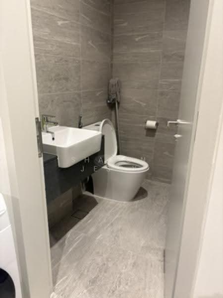 Kediaman Servis untuk Dijual di Edelweiss @ Tropicana Gardens - Sharon Jessy - Bathroom - PropertyGuru.com.my