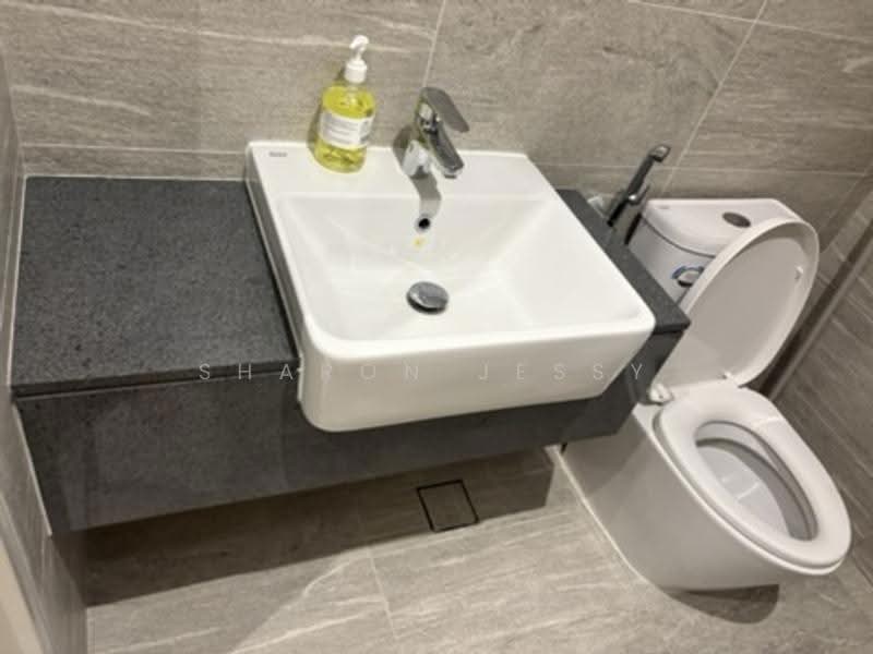 Kediaman Servis untuk Dijual di Edelweiss @ Tropicana Gardens - Sharon Jessy - Bathroom - PropertyGuru.com.my