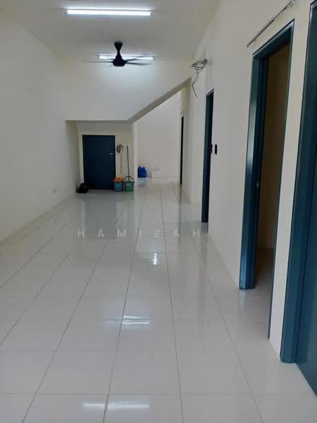 Rumah Bandar untuk Disewa di Dengkil (Selangor) - Hamizah . - Corridor - PropertyGuru.com.my