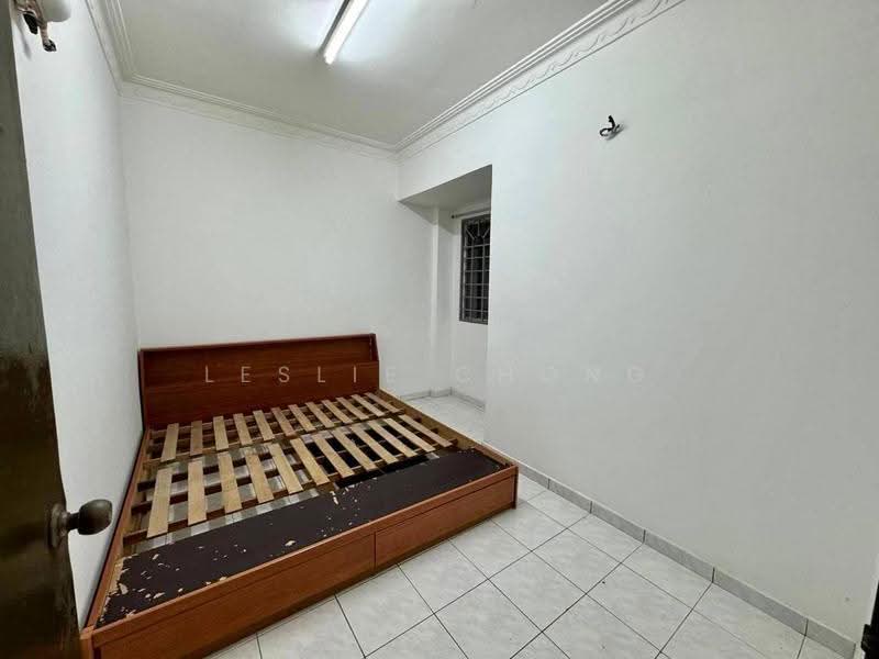 Pangsapuri untuk Disewa di Sri Camellia - Leslie Chong - Bedroom - PropertyGuru.com.my