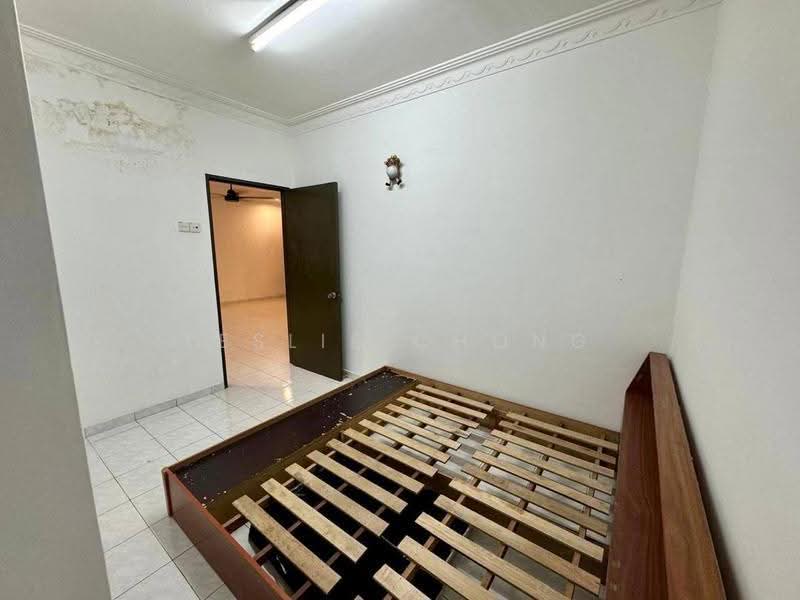 Pangsapuri untuk Disewa di Sri Camellia - Leslie Chong - Bedroom - PropertyGuru.com.my