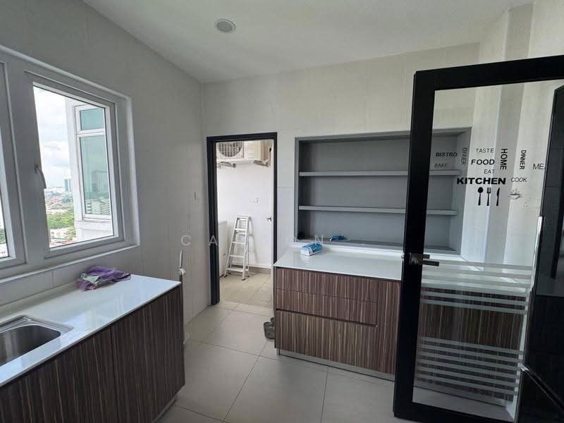 Kediaman Servis untuk Dijual di Seasons Amara Larkin - Carson . - Kitchen - PropertyGuru.com.my
