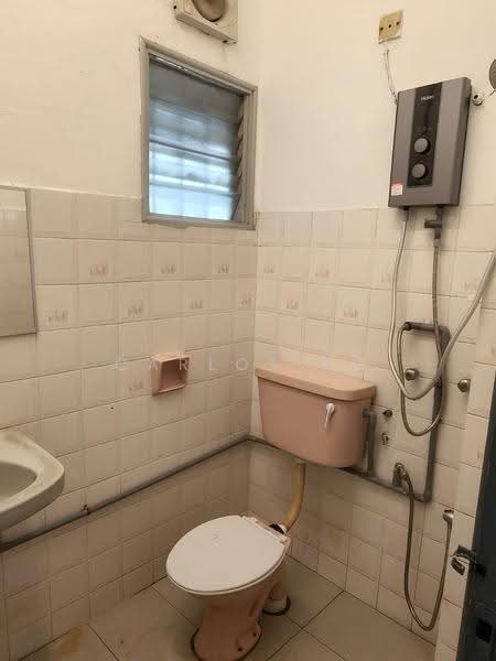 Rumah Teres 2-Tingkat untuk Disewa di Usj 2 (Subang Jaya) - Carlos Ng - Bathroom - PropertyGuru.com.my