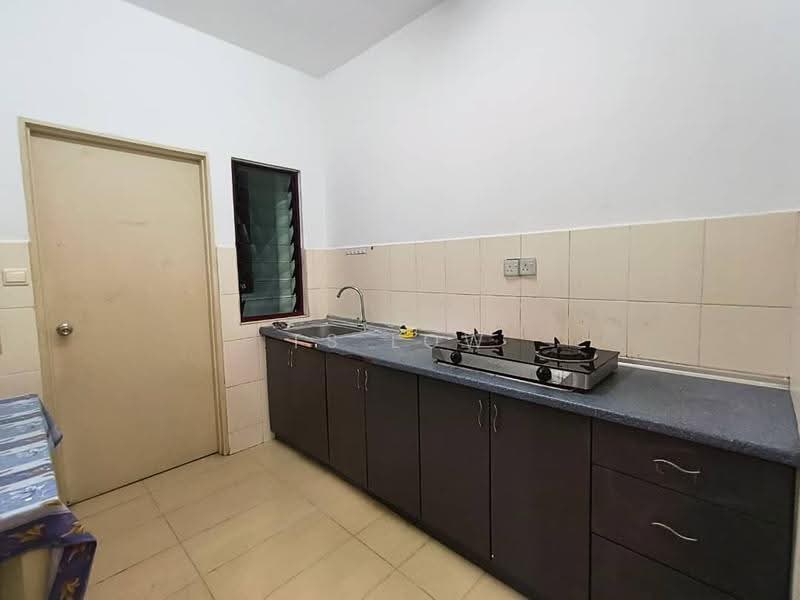 Kondominium untuk Dijual di Savanna Condominium - TS Low - Kitchen - PropertyGuru.com.my