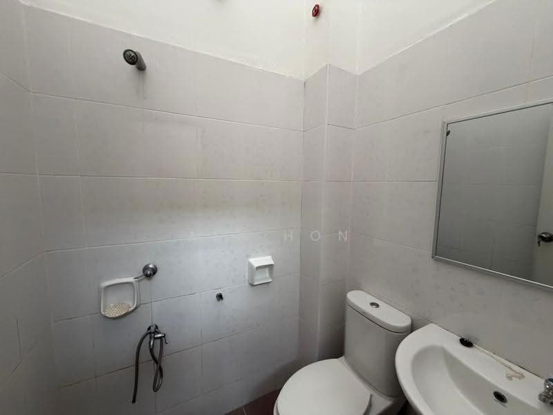 Rumah Teres 2-Tingkat untuk Disewa di Mutiara Rini (Skudai) - Ask Hon - Bathroom - PropertyGuru.com.my