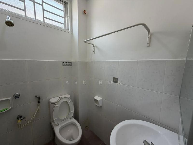 Rumah Teres 2-Tingkat untuk Disewa di Mutiara Rini (Skudai) - Ask Hon - Bathroom - PropertyGuru.com.my