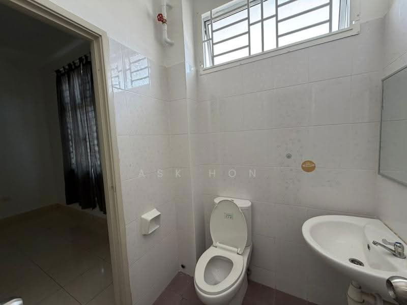 Rumah Teres 2-Tingkat untuk Disewa di Mutiara Rini (Skudai) - Ask Hon - Bathroom - PropertyGuru.com.my