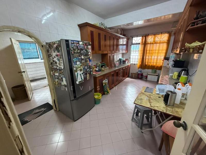 Semi-Detached House for Sale in Taman Johor Jaya (Johor Bahru) - Bevis Hoo - Kitchen - PropertyGuru.com.my