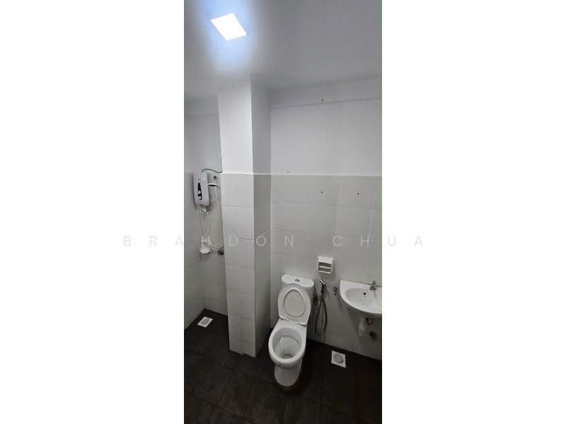 Pangsapuri untuk Disewa di Residensi Larkin Indah - Brandon Chua - Bathroom - PropertyGuru.com.my