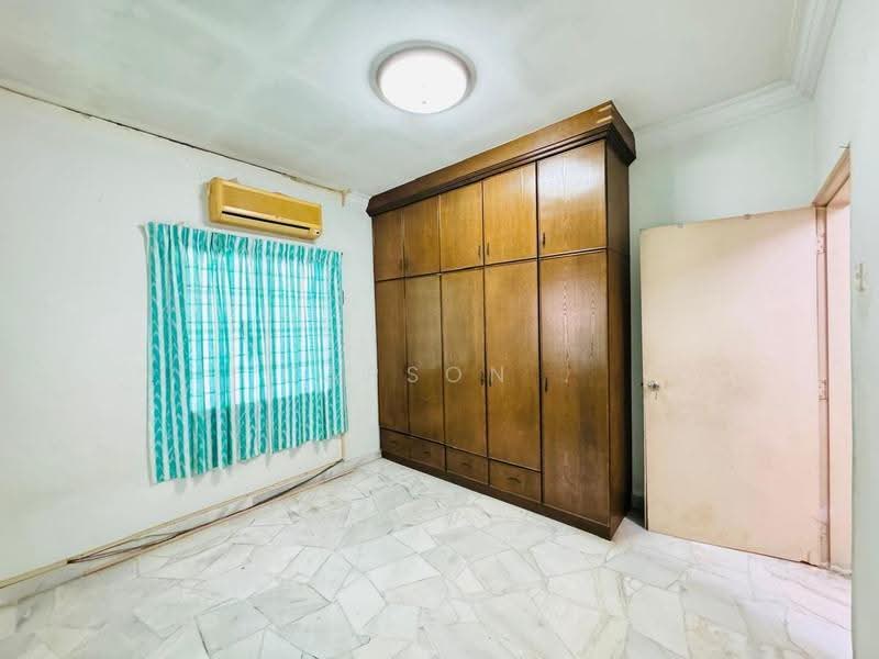 Rumah Teres 1-Tingkat untuk Dijual di Taman Bukit Tiram (Ulu Tiram) - Carson . - Bedroom - PropertyGuru.com.my