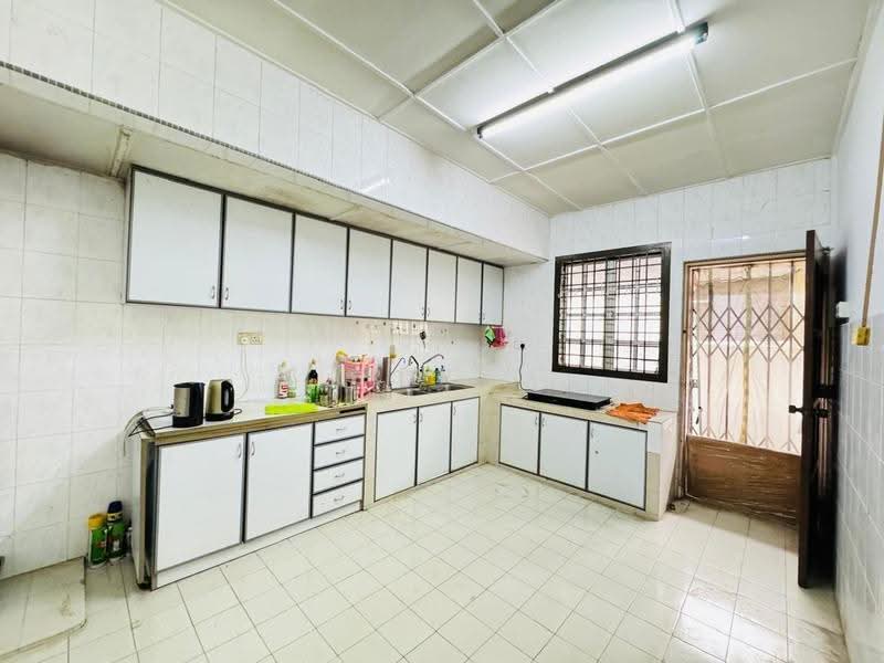 Rumah Teres 1-Tingkat untuk Dijual di Taman Bukit Tiram (Ulu Tiram) - Carson . - Kitchen - PropertyGuru.com.my