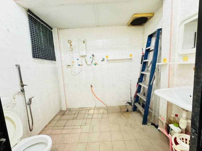 Rumah Teres 1-Tingkat untuk Dijual di Taman Bukit Tiram (Ulu Tiram) - Carson . - Bathroom - PropertyGuru.com.my