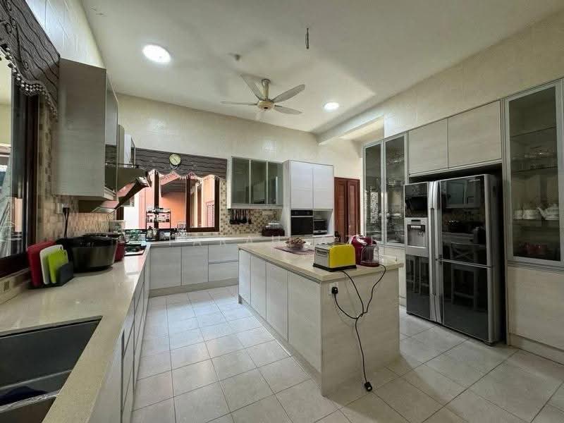 Semi-Detached House for Sale in Bukit Jelutong (Shah Alam) - Farah Aze - Kitchen - PropertyGuru.com.my
