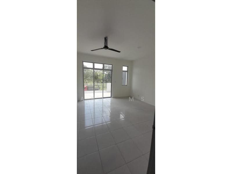 Rumah Teres 2-Tingkat untuk Disewa di Sri Saujana (Kota Tinggi) - Arif MS - Living Room - PropertyGuru.com.my