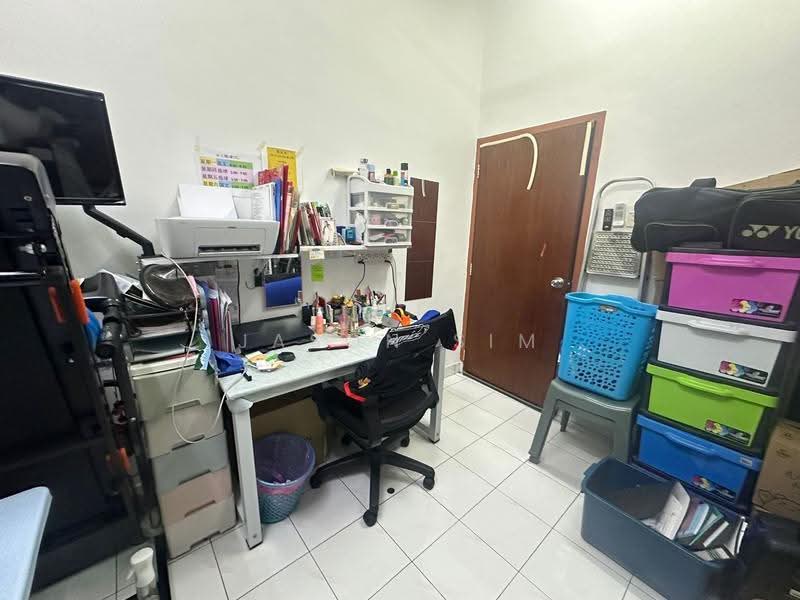 1-storey Terraced House for Sale in Taman Gaya (Ulu Tiram) - Jason Sim - Study - PropertyGuru.com.my