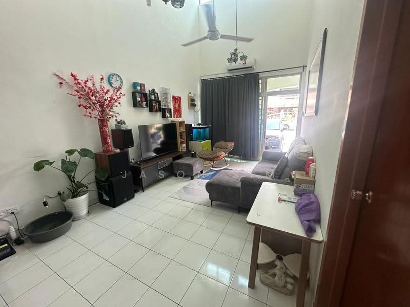 1-storey Terraced House for Sale in Taman Gaya (Ulu Tiram) - Jason Sim - Living Room - PropertyGuru.com.my