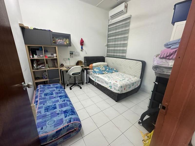 1-storey Terraced House for Sale in Taman Gaya (Ulu Tiram) - Jason Sim - Bedroom - PropertyGuru.com.my