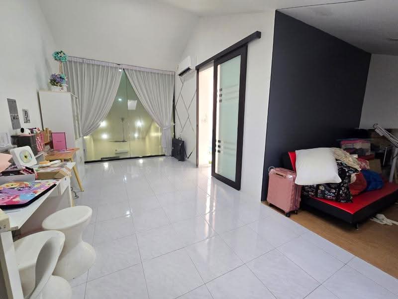 1.5-storey Terraced House for Sale in Bandar Indahpura (Kulai) - Austing Ng - Living Room - PropertyGuru.com.my