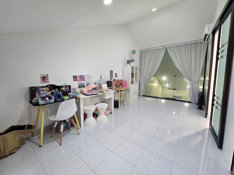 1.5-storey Terraced House for Sale in Bandar Indahpura (Kulai) - Austing Ng - Study - PropertyGuru.com.my