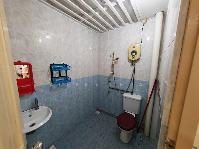1-storey Terraced House for Sale in Taman Matang Jaya (Kuching) - Alfred Chua - Bathroom - PropertyGuru.com.my
