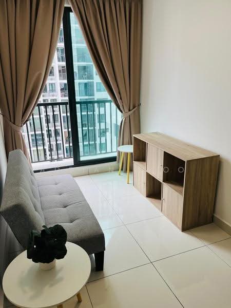 Kediaman Servis untuk Dijual di Lakeview Suites @ Edumetro - Adrian Khoo - Living Room - PropertyGuru.com.my