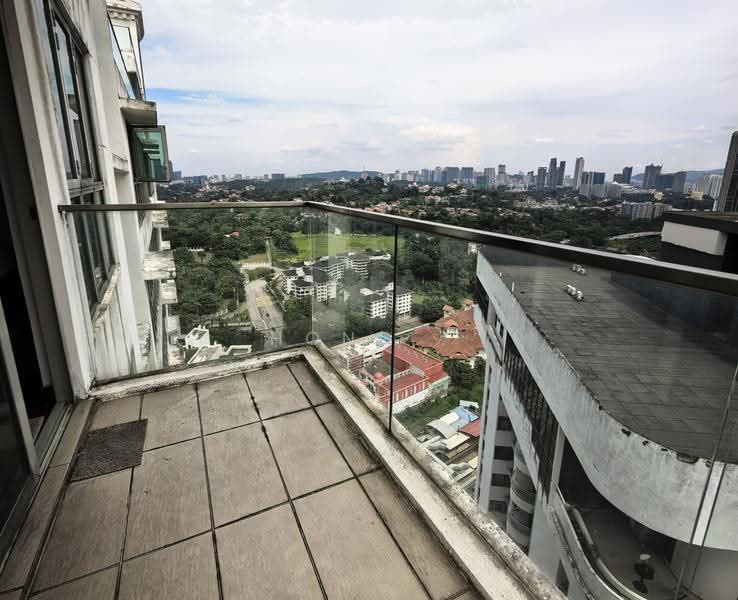 Kediaman Servis untuk Disewa di Regalia Residence - Hong . - Balcony - PropertyGuru.com.my