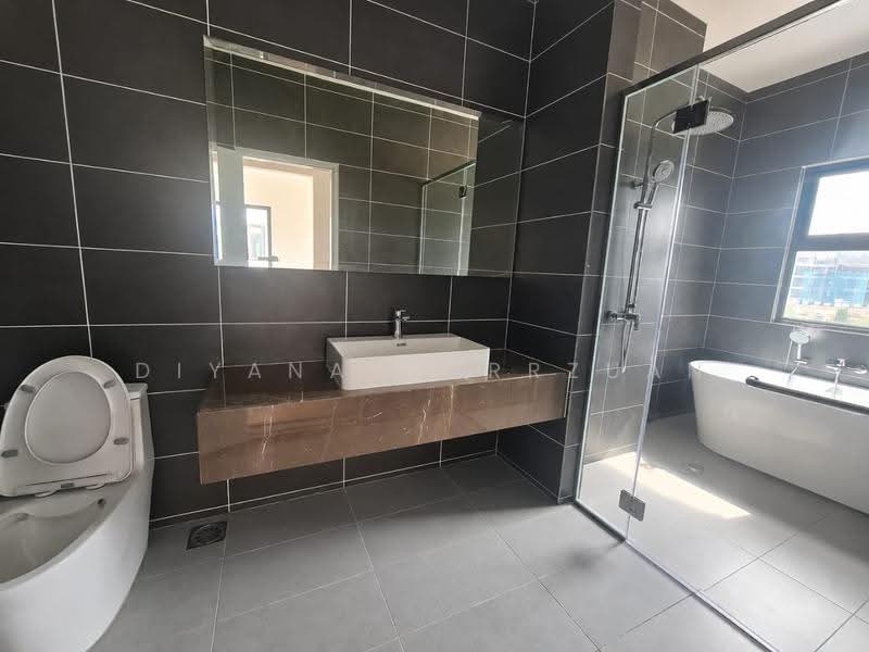 Rumah Berkembar untuk Dijual di Cyberjaya (Selangor) - Diyana Norrzuan - Bathroom - PropertyGuru.com.my