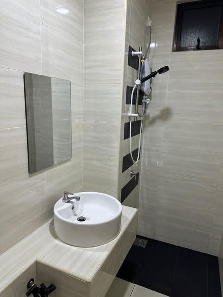 Kediaman Servis untuk Disewa di D'Summit Residences - Jason Sim - Bathroom - PropertyGuru.com.my