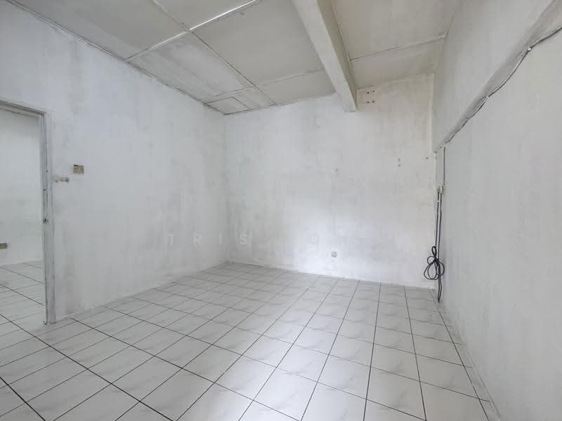Rumah Bandar untuk Disewa di Kampung Melayu Batu 16 (Rawang) - Tris Jong - Interior - PropertyGuru.com.my