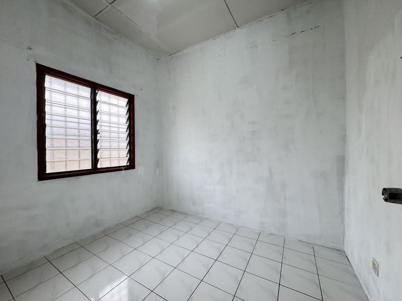 Rumah Bandar untuk Disewa di Kampung Melayu Batu 16 (Rawang) - Tris Jong - Interior - PropertyGuru.com.my
