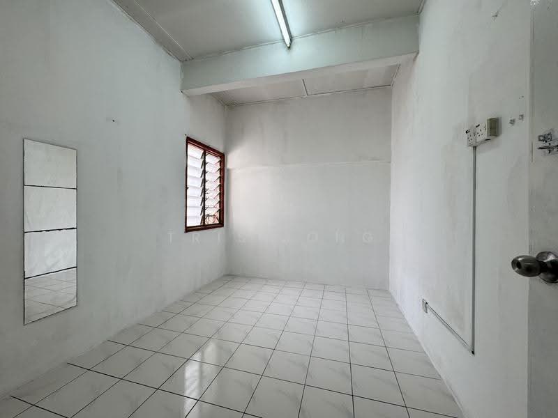 Rumah Bandar untuk Disewa di Kampung Melayu Batu 16 (Rawang) - Tris Jong - Interior - PropertyGuru.com.my