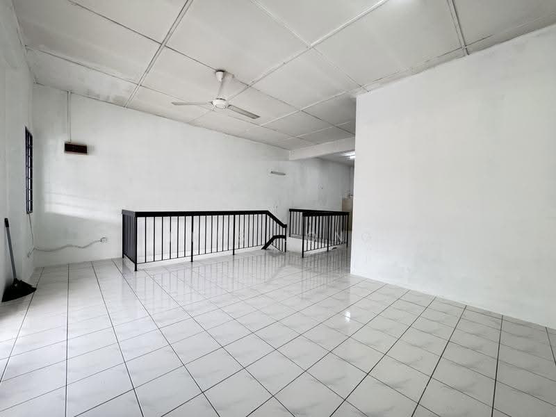 Rumah Bandar untuk Disewa di Kampung Melayu Batu 16 (Rawang) - Tris Jong - Interior - PropertyGuru.com.my