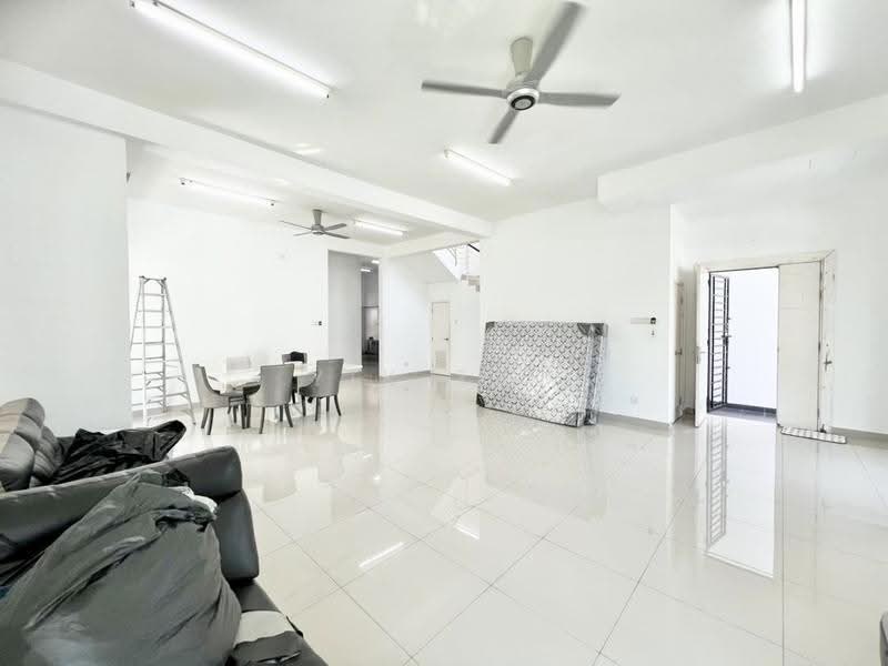 Rumah Berkembar untuk Dijual di Bandar Dato Onn (Tebrau) - Yik Tat - Living Room - PropertyGuru.com.my