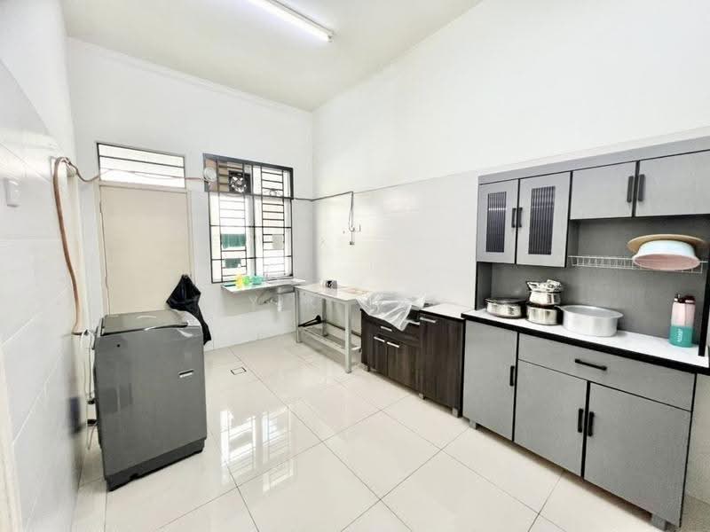 Rumah Berkembar untuk Dijual di Bandar Dato Onn (Tebrau) - Yik Tat - Kitchen - PropertyGuru.com.my