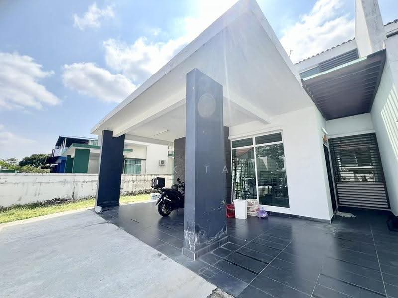 Rumah Berkembar untuk Dijual di Bandar Dato Onn (Tebrau) - Yik Tat - Exterior - PropertyGuru.com.my