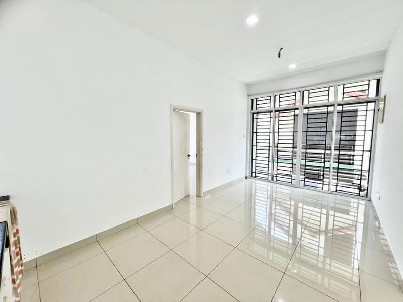Rumah Berkembar untuk Dijual di Bandar Dato Onn (Tebrau) - Yik Tat - Living Room - PropertyGuru.com.my