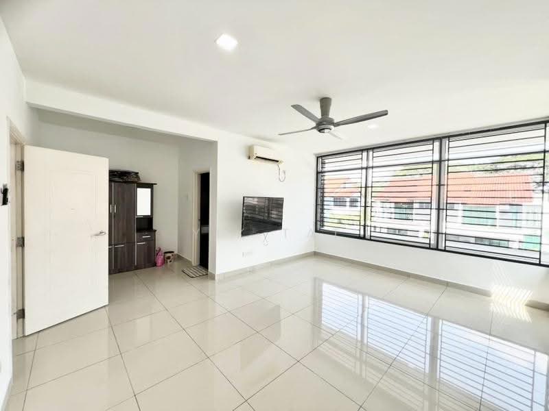 Rumah Berkembar untuk Dijual di Bandar Dato Onn (Tebrau) - Yik Tat - Living Room - PropertyGuru.com.my